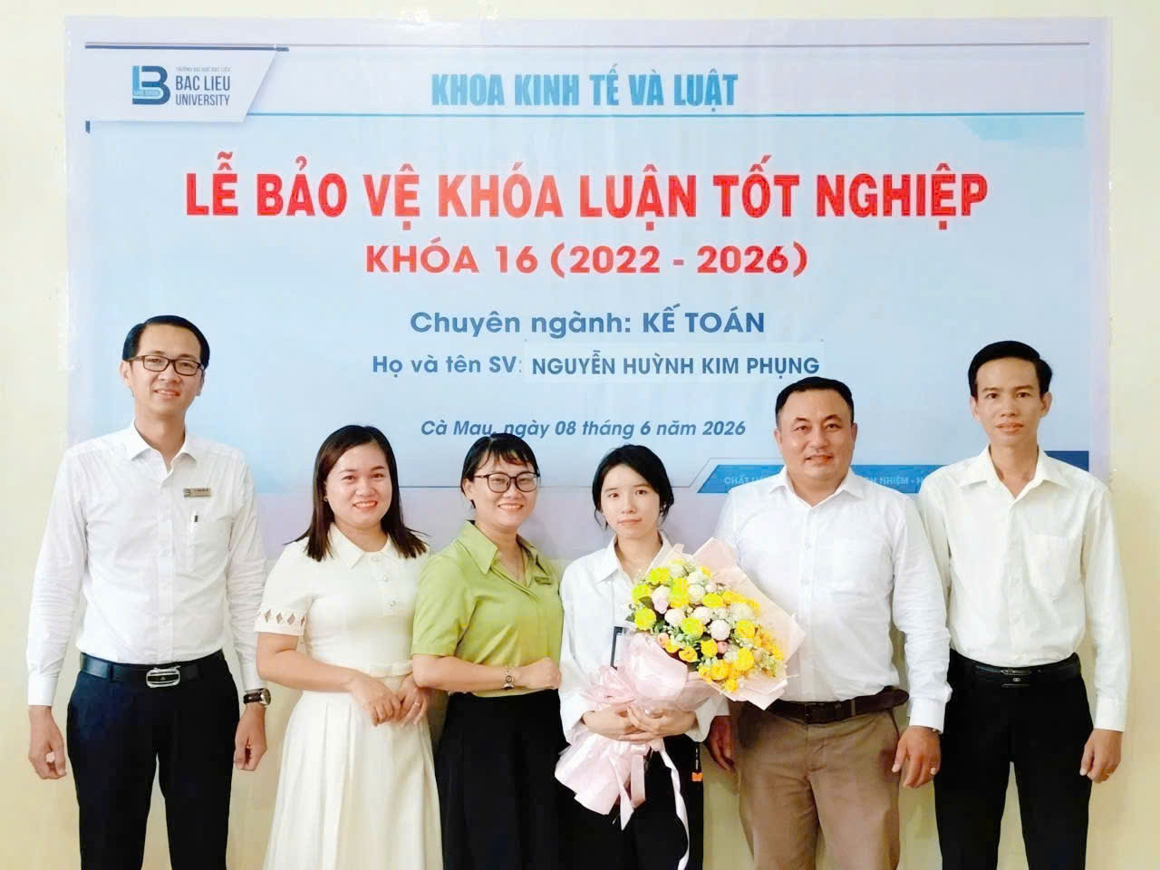 KHOA KINH TẾ VÀ LUẬT TỔ CHỨC BẢO VỆ KHÓA LUẬN TỐT NGHIỆP CHO SINH VIÊN KHÓA 16